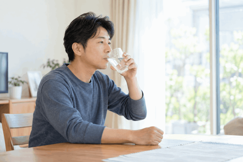大腸カメラ検査前に下剤を服用する際の準備と所要時間のイメージ